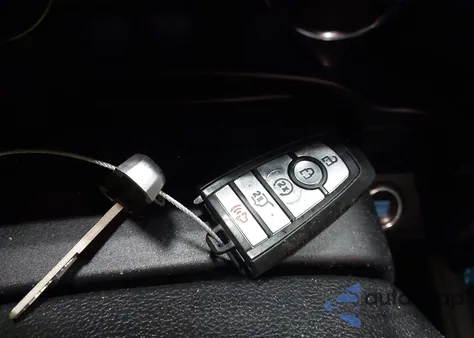 2018 Ford Expedition Limited from USA, damaged, VIN 1FMJU2AT6JEA64623